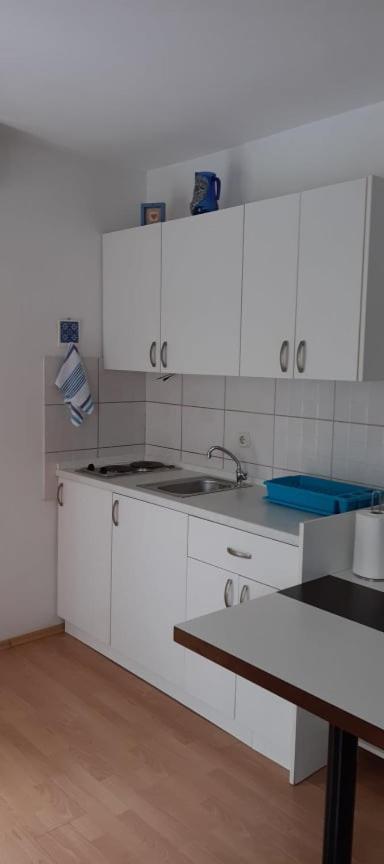 Peace And Quiet Apartment In Brela, Croatia Esterno foto