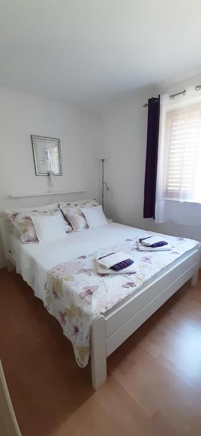 Peace And Quiet Apartment In Brela, Croatia Esterno foto